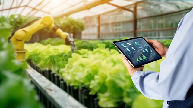 8 Ways Agricultural Robots Are Transforming Modern Farms